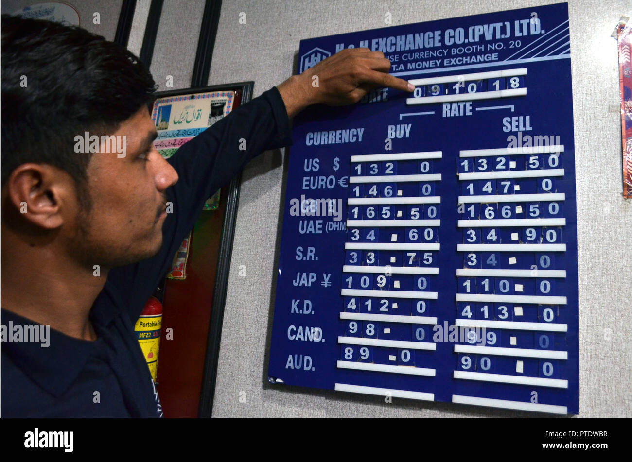 Rawalpindi 9th Oct 2018 A Pakistani Man Adjusts Date On A Foreign | Forex currency exchange in pakistan Rawalpindi 9th Oct 2018 A Pakistani Man Adjusts Date On A Foreign -